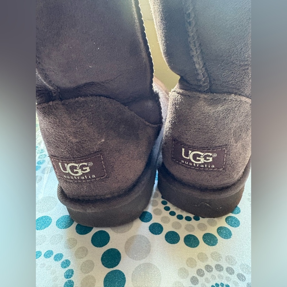 Classic and timeless 
UGG Classic Chocolate Boots
Pre-love size 7 - Picture 3 of 8